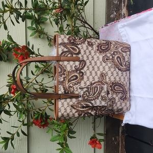 Michael kors Emry Tote Medium Zipper closure, 1 zipper pocket, 4  regular pocket